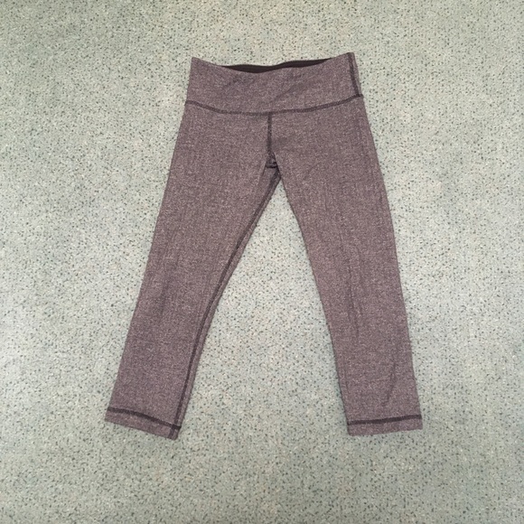 Lululemon size 6 Capri - Picture 2 of 10